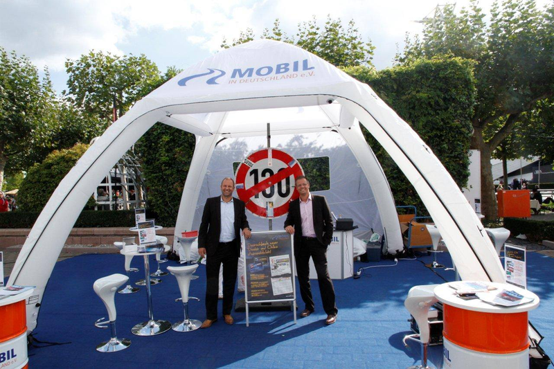 Illustration for article titled Meet the young German automobile club that firmly stands against speed limits